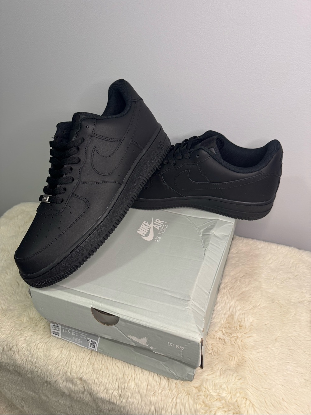Nike Men's All-Black Air Force 1 - Size 13